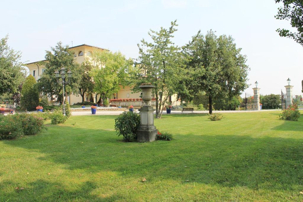 Villa Belvedere 1849 Misano di Gera d'Adda Bagian luar foto